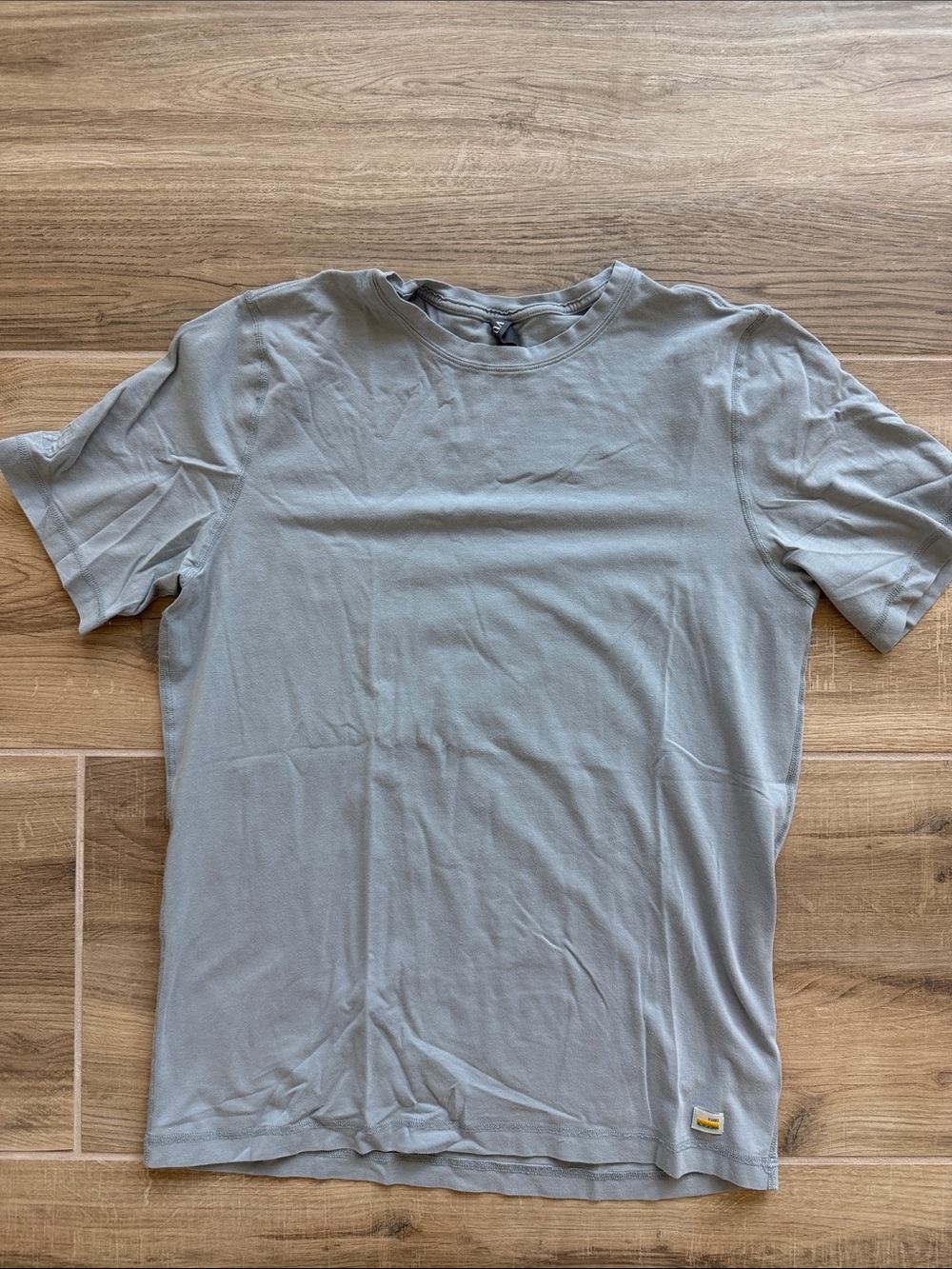 Vuori Men's Short Sleeve Crew Tee in Light Gray